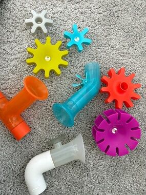 8 Boon COGS and pipes Bath Toy Set